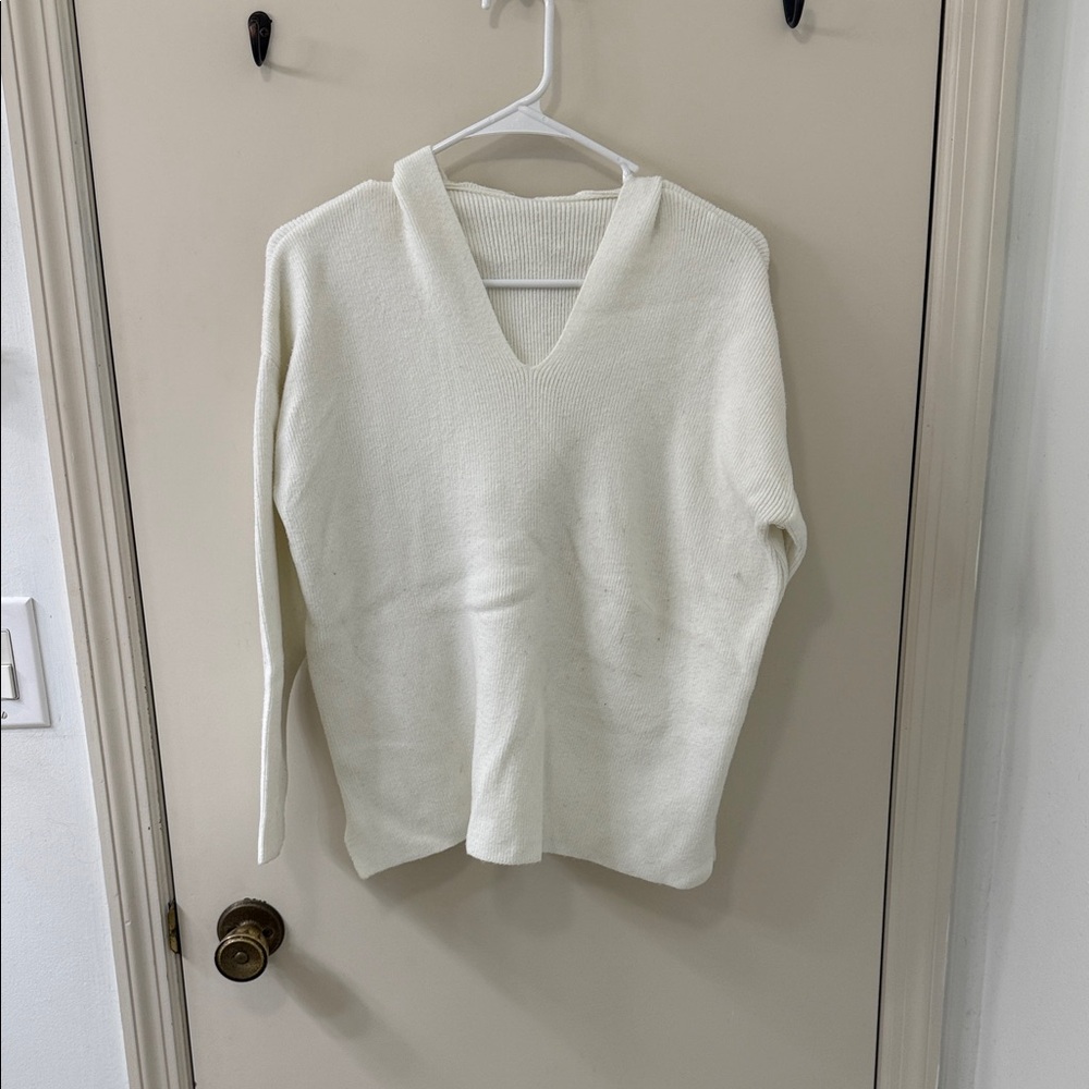 Elegant White V-Neck Sweater